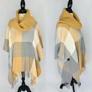 V Fraas OS Blanket Knit Turtle Neck Poncho